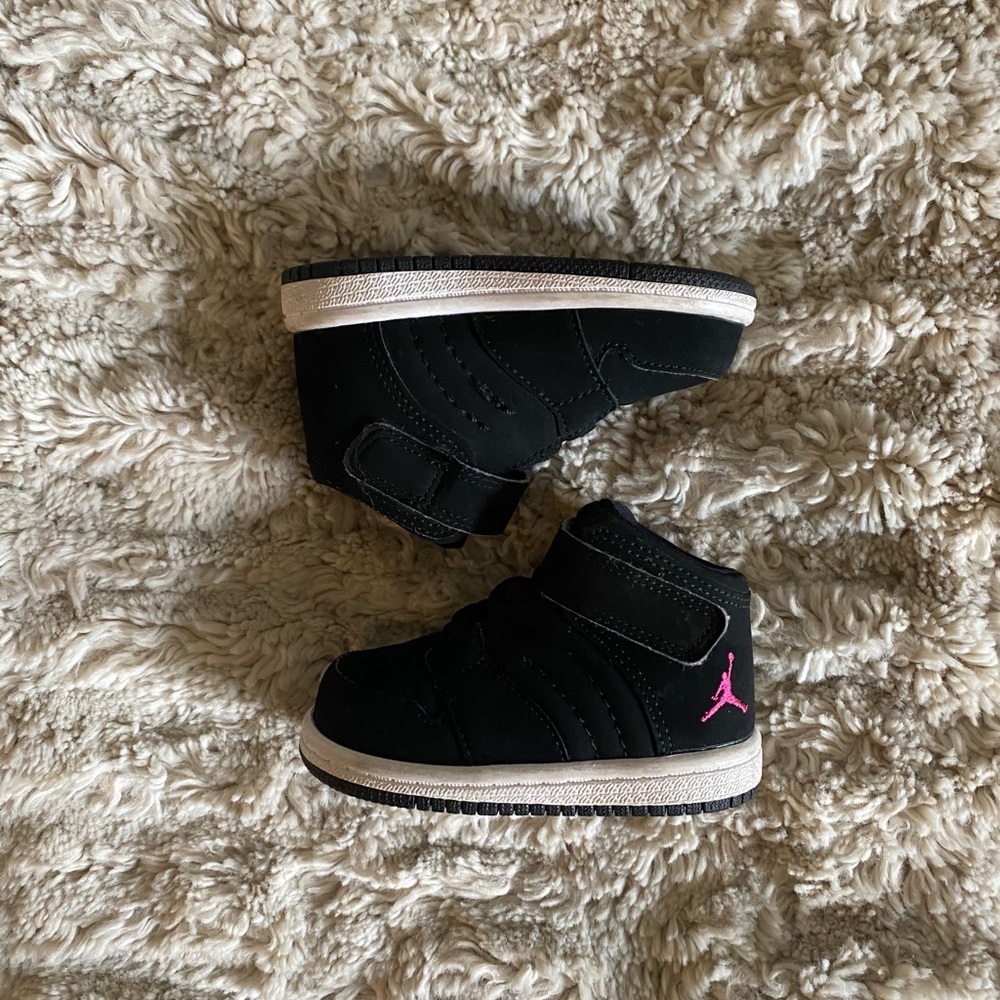 Jordan Shoes - Picture 2 of 3
